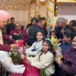 जनप्रतिनिधियों, गणमान्य व्यक्तियों और श्रद्धालुओं ने श्रीमहंत देवेन्द्र दास जी महाराज के जन्मदिवस पर दरबार पहुंचकर शुभकामनाएं अर्पित कीं