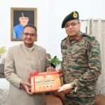 भारतीय सेना की मध्य कमान के आर्मी कमाण्डर लेफ्टिनेंट जनरल अनिंद्य सेनगुप्ता ने आज उत्तराखण्ड के सैनिक कल्याण मंत्री गणेश जोशी से उनके शासकीय आवास में शिष्टाचार भेंट की