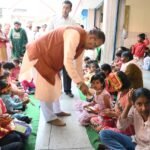 मंत्री गणेश जोशी ने चौत्र नवरात्रि के छठे दिवस के पावन अवसर पर आर्यनगर वार्ड के शिव मंदिर में माँ कात्यायनी आराधना कर 251 नौदुर्गा स्वरूपा कन्याओं का सामूहिक रूप से विधि विधान पूर्वक कन्या पूजन किया