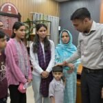 डीएम सविन बंसल की पहल पर ‘नंदा-सुनंदा योजना’ से बेटी फैजा की पढ़ाई फिर हुई शुरू, 27 हजार फीस जमा